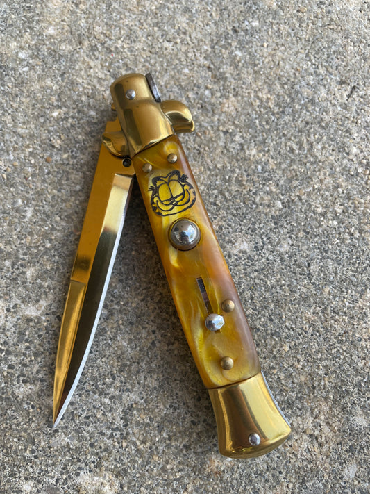 Sassy cat stilleto knife
